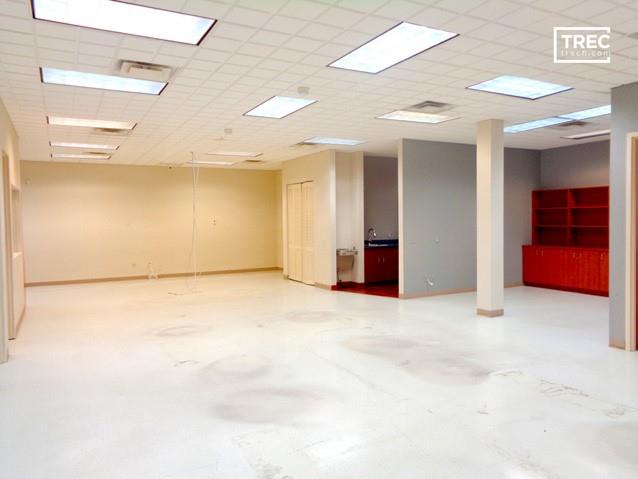 Convenient Commercial Office